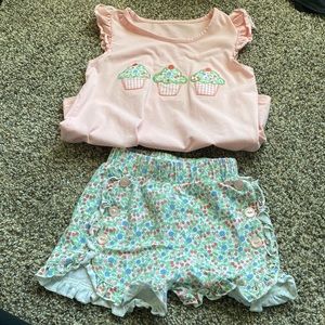 Girls 2piece outfit / cupcakes LIKE NEW